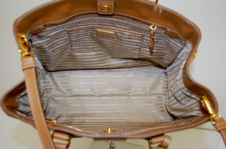 Prada Saffiano Lux Bicolor EW tote (BN2608) handbag: A quick