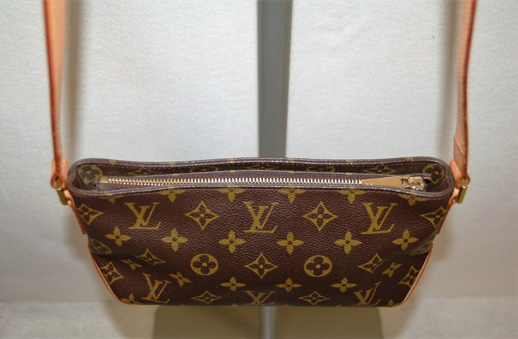 Louis Vuitton Trotteur Monogram Cross Body Shoulder Bag