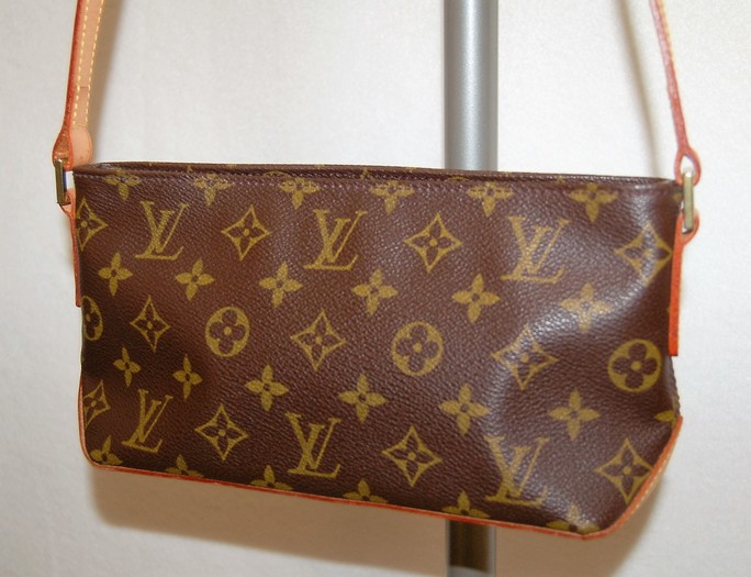 Louis Vuitton Trotteur Monogram Cross Body Shoulder Bag
