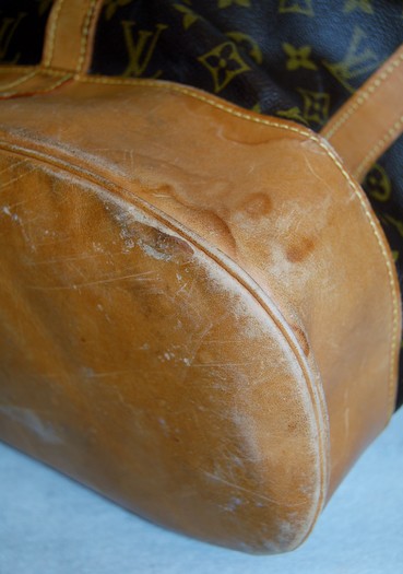 LOT:328  LOUIS VUITTON - a Monogram Randonnee GM backpack.