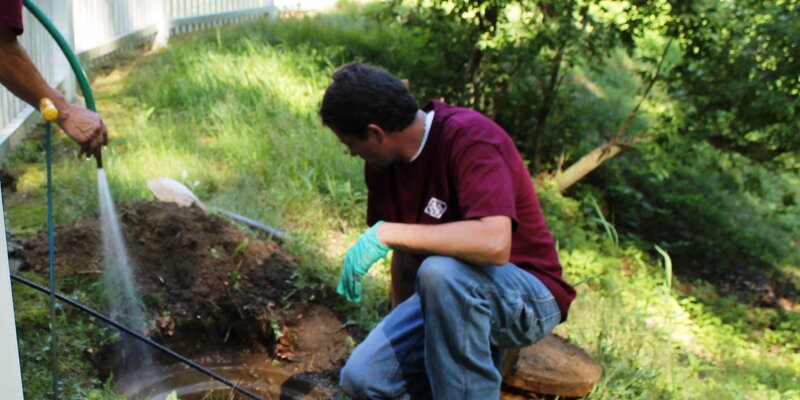 Inspect the condition of the septic tank/baffles/tees for cracks, deterioration, or missing components.