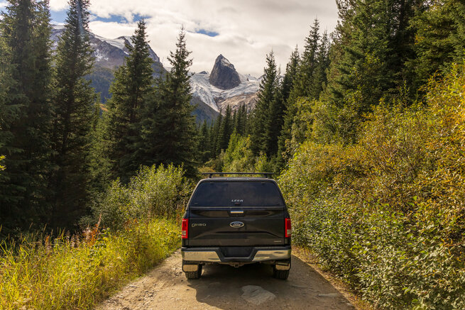 Offroading with a LEER Truck CAp